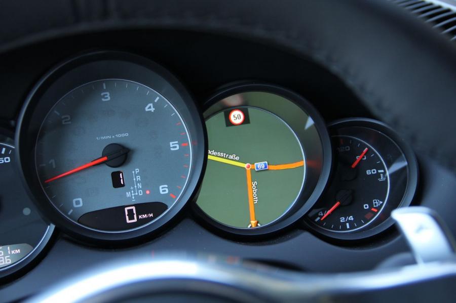  Porsche Cayenne S Diesel 2012 года  (фото 19 из 36)